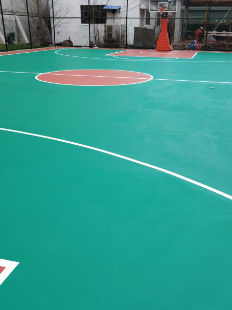 成都 球场长期使用易出现地面开裂